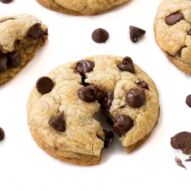 The product image for Organic Chocolate Chip CannaCookies